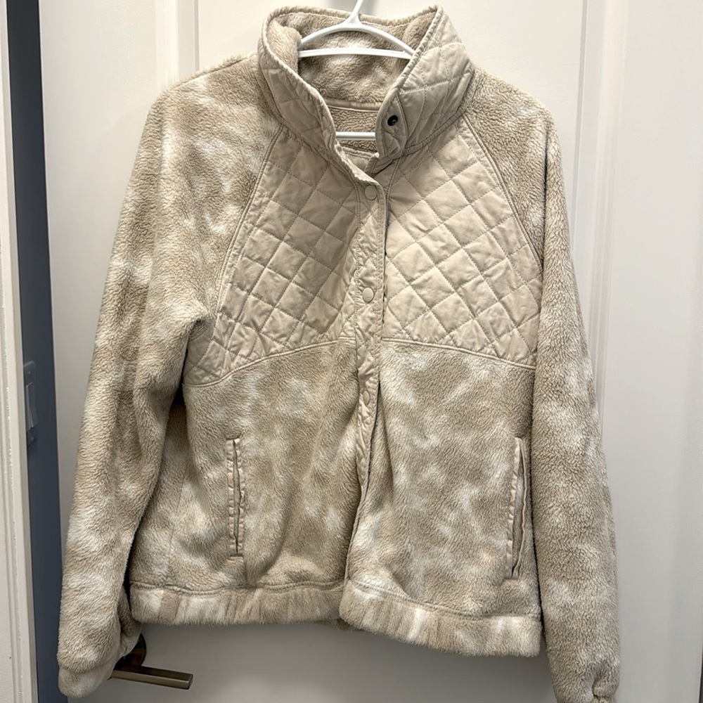 Abercrombie & Fitch Fleece and Quilted Button Up Sweater​​